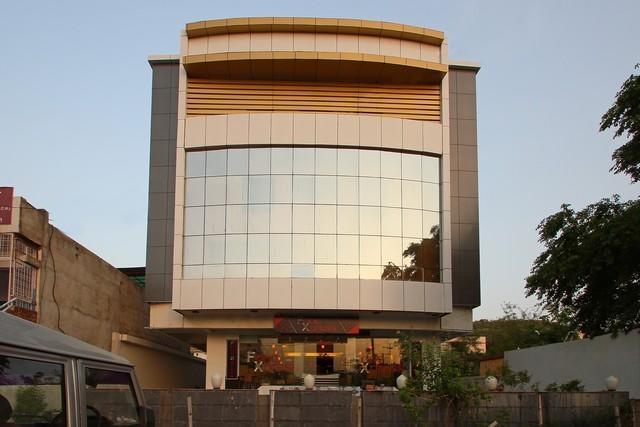 Hotel Sheela Shree Plaza Джханси Экстерьер фото