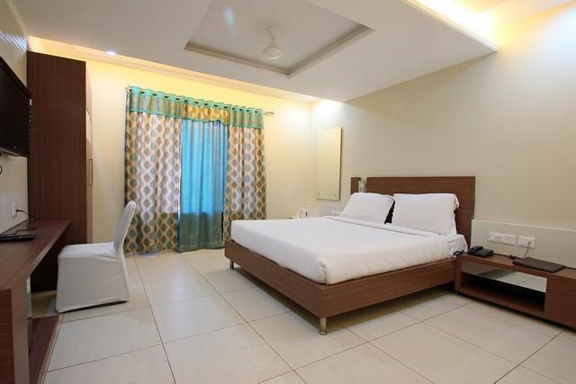 Hotel Sheela Shree Plaza Джханси Экстерьер фото