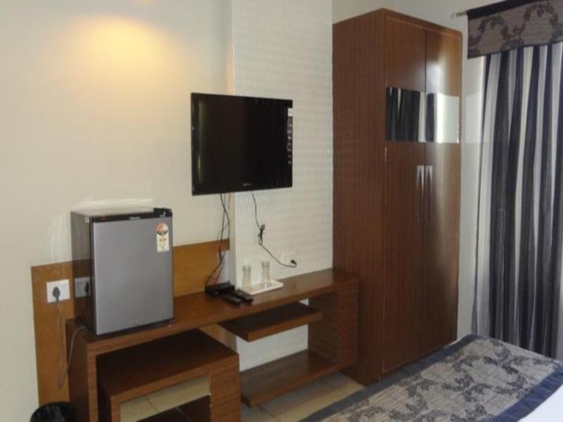 Hotel Sheela Shree Plaza Джханси Экстерьер фото