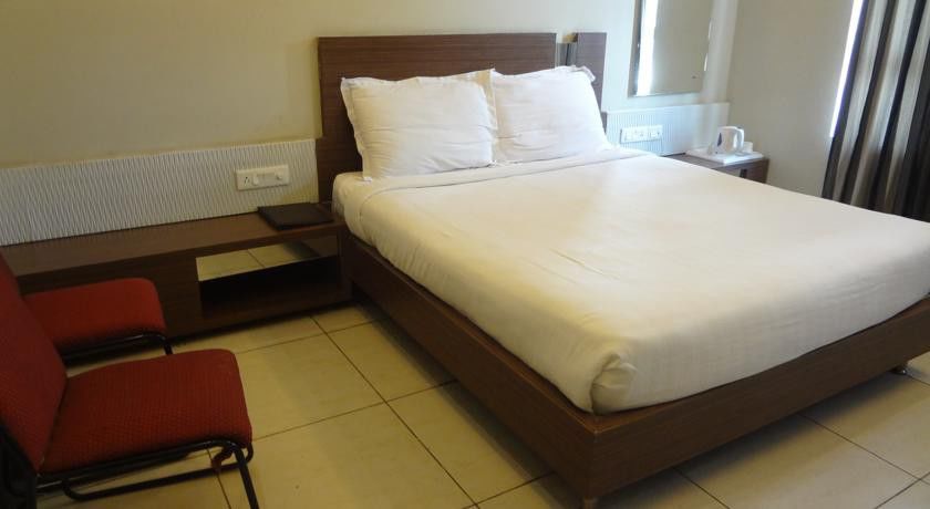 Hotel Sheela Shree Plaza Джханси Экстерьер фото