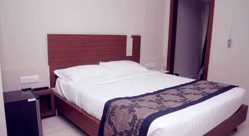 Hotel Sheela Shree Plaza Джханси Экстерьер фото